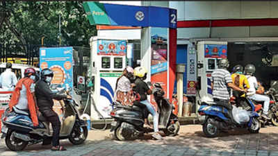 Petrol cheaper by Rs 8.56 per litre in Delhi after VAT cut