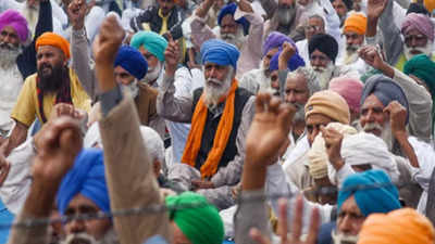 Punjab: Farmer groups all for continuing protest, another meet on December 3