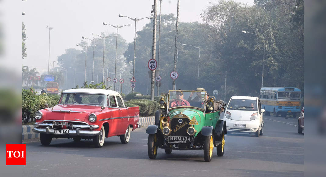 Town Hall to highway dhaba: Kolkata’s vintage cars turn heads ...