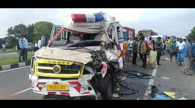 Two patients, attendant die as ambulance rams bus in Tamil Nadu’s Dindigul district