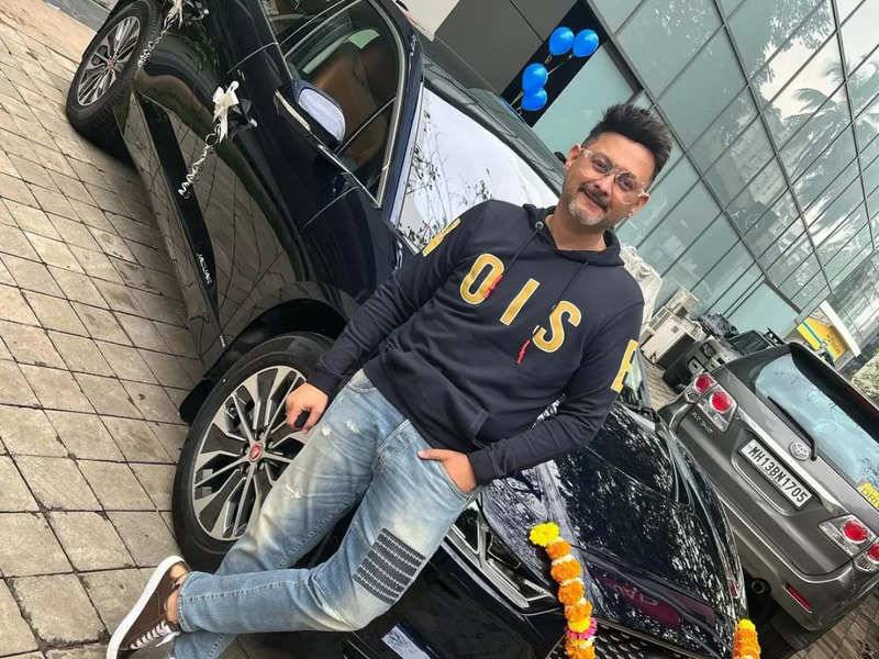 Swwapnil Joshi buys a new luxurious electric car; see pic