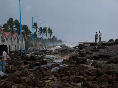 Cyclonic storm likely to cause heavy rain in south Bengal, govt takes ...