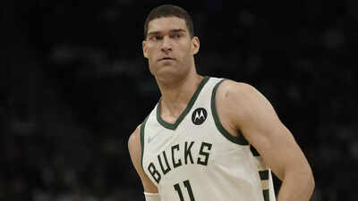 NBA: Milwaukee Bucks center Brook Lopez has back surgery