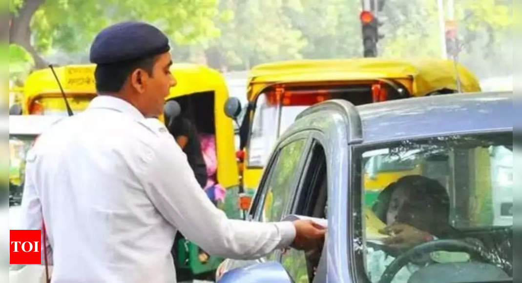 Maharashtra hikes traffic fines, no-helmet penalty same | Mumbai News