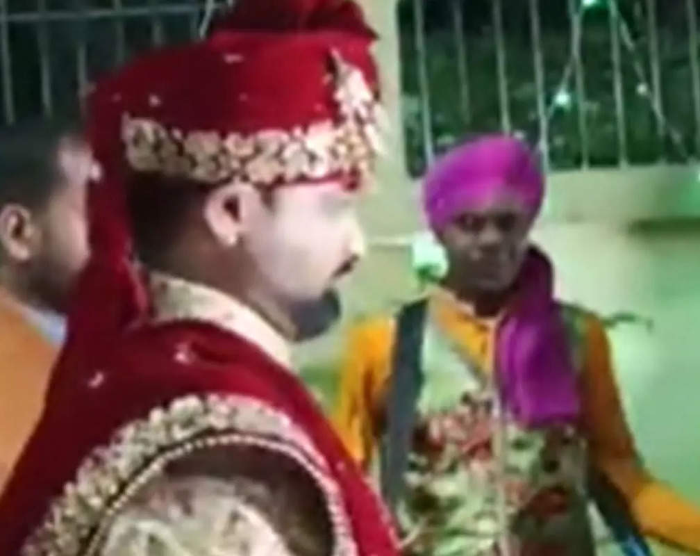 
‘Ae Raja Tani Jayi Na Bahariya’ singer Rakesh Mishra’s marriage video goes viral
