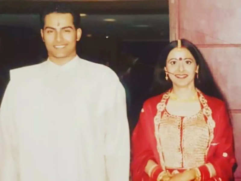 Anupamaa's Sudhanshu Pandey shares a throwback photo with wife on wedding anniversary; credits her for his success