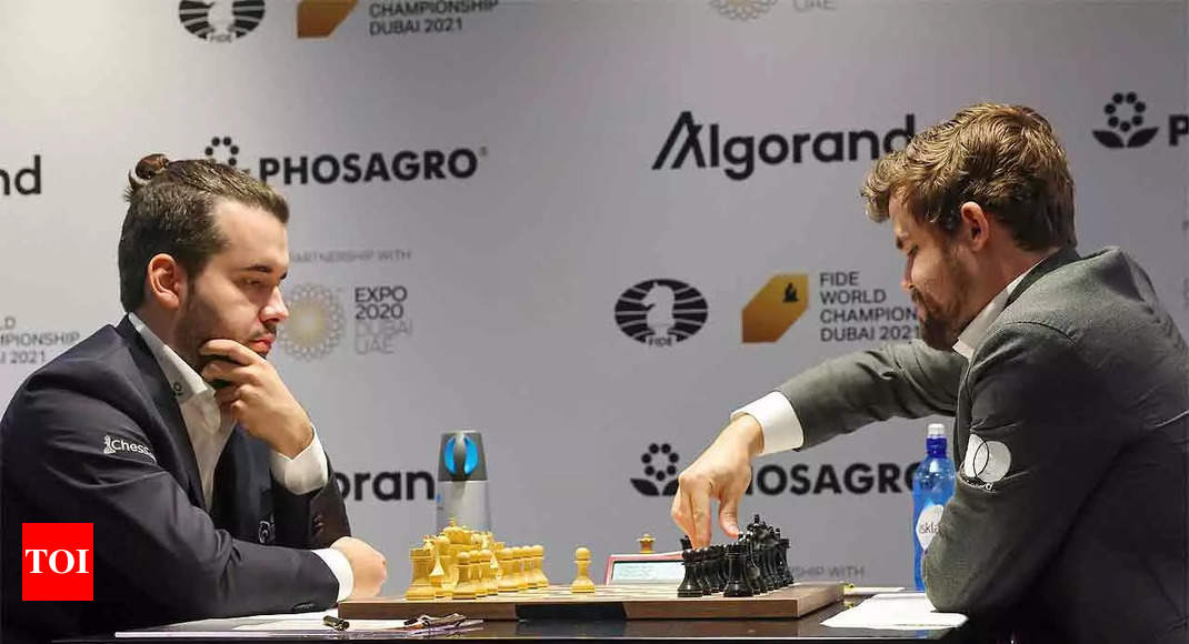 Magnus Carlsen and Ian Nepomniachtchi play out draw in Game 2 of World  Chess Championship