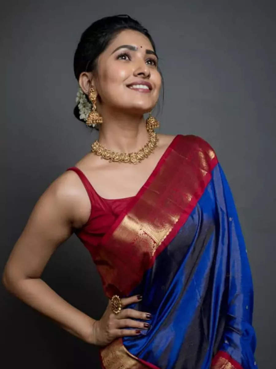 10 Times Vani Bhojan stunned with her fashion statements | Times of India