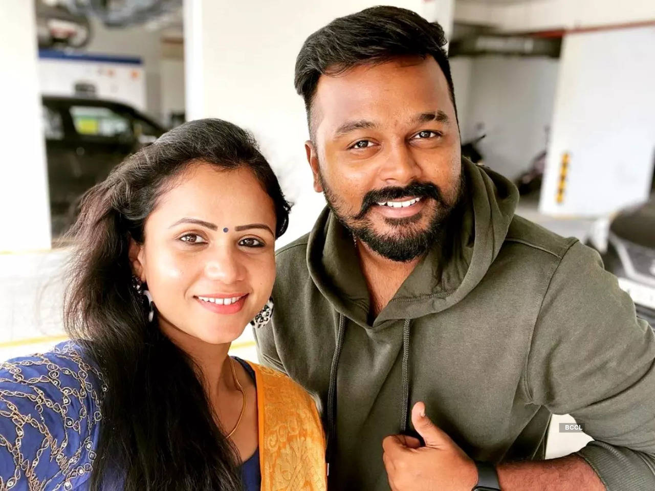 Manimegalai and Hussain celebrate 4th wedding anniversary - Times of India