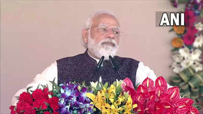 Modi Pm Modi S Jibe At Sp Red Caps Are Red Alert For Up India News Times Of India