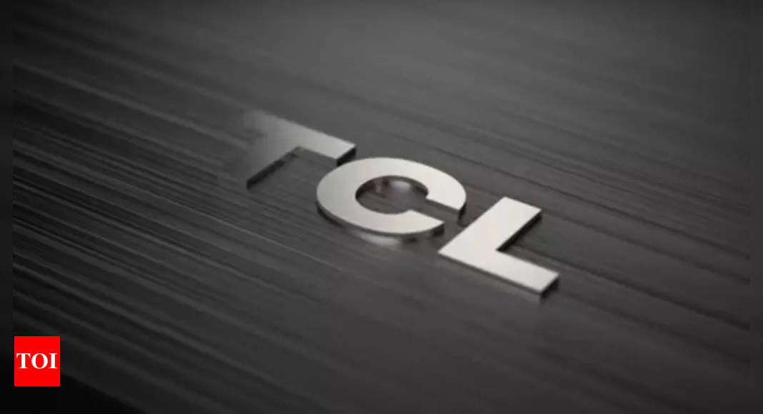 TCL displays its foldable and rollable concept smartphone prototype at DTC 2021