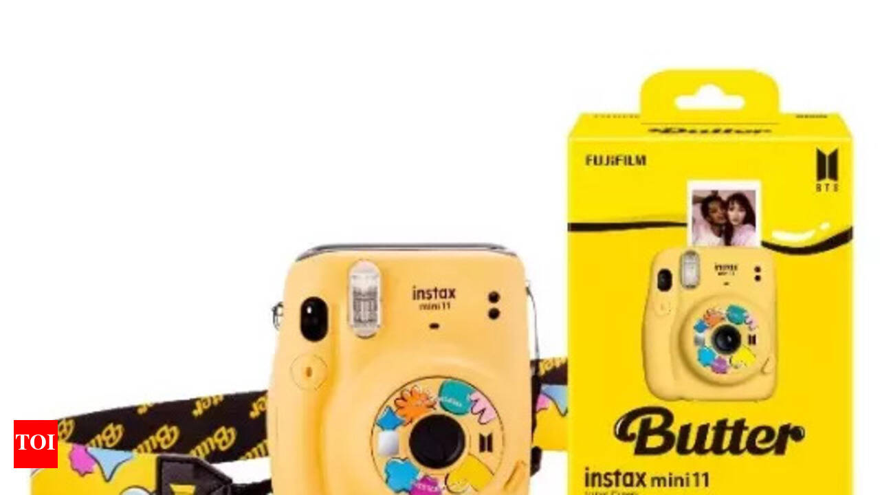 BTS Butter instax mini 11 カメラ + フィルム2パック BTS Butter instax mini 11 カメラ + フィルム2パック Fujifilm