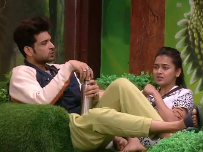 Bigg Boss 15: Karan Kundrra and Tejasswi Prakash argue over  #TicketToFinale task; he tells her, 'It's not working out'