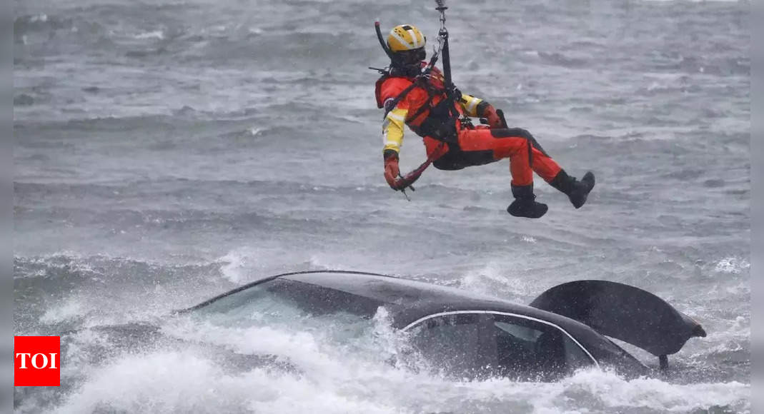 Coast Guard swimmer pulls body from car above Niagara Falls