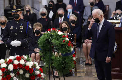 Biden pays tribute to ‘American giant’ Bob Dole at Capitol