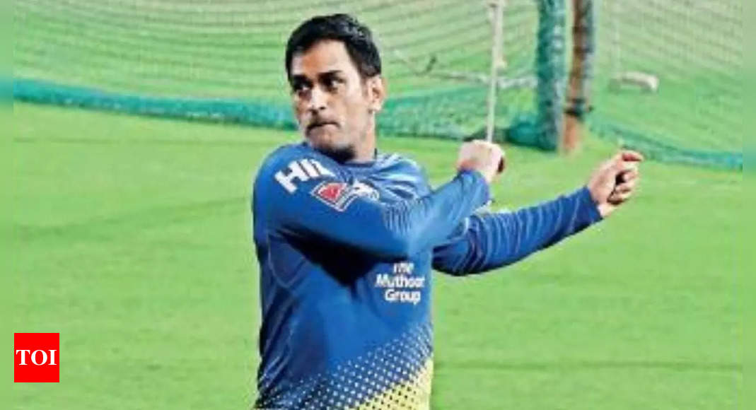 Court refuses to reject Dhoni's case against IPS officer