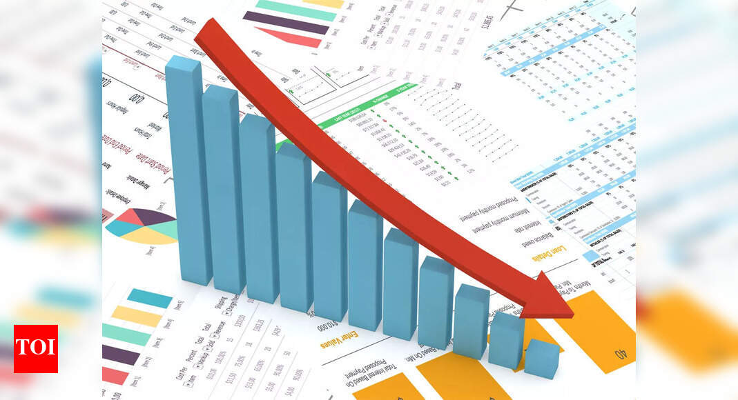 Star Health Star Health shares list at discount; falls 6 in early