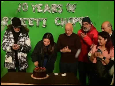 Parineeti Chopra cuts cake with Amitabh Bachchan, Anupam Kher on the sets of 'Uunchai' as she completes 10 years in Bollywood; Arjun Kapoor says, 'umar ho gayi'