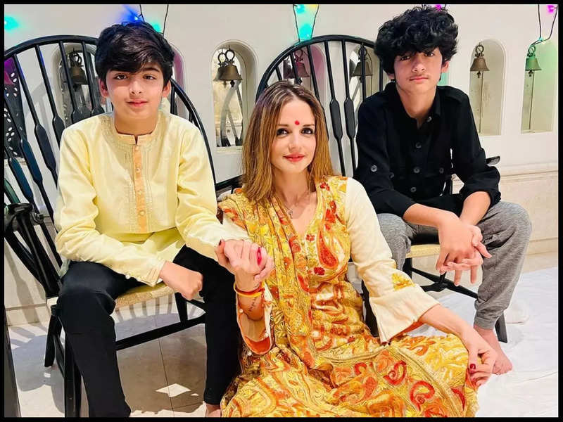 Hrithik Roshan's ex-wife Sussanne Khan and kids Hridhaan-Hrehaan move into a new house- Exclusive! | Hindi Movie News - Times of India