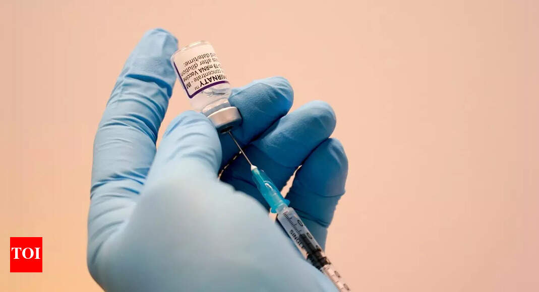 Covid-19: World rushes to boost against Omicron, but questions remain