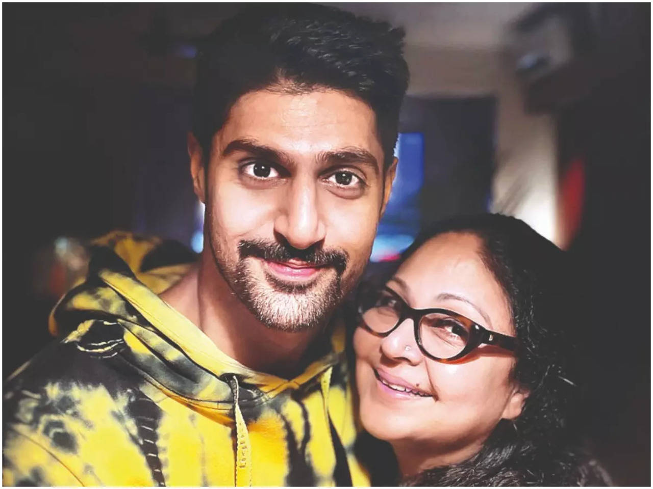 Rati Agnihotri meets her son Tanuj Virwani after staying apart for 20  months in the pandemic | Hindi Movie News - Times of India