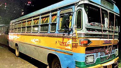 Kolkata: Racing bus stops in middle of road, woman run over while boarding