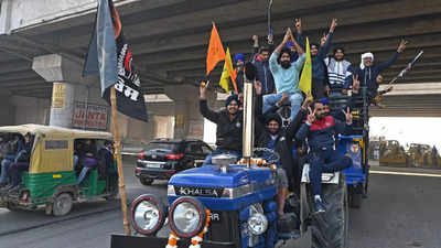 Farmers vacate Delhi borders suspending year-long agitation