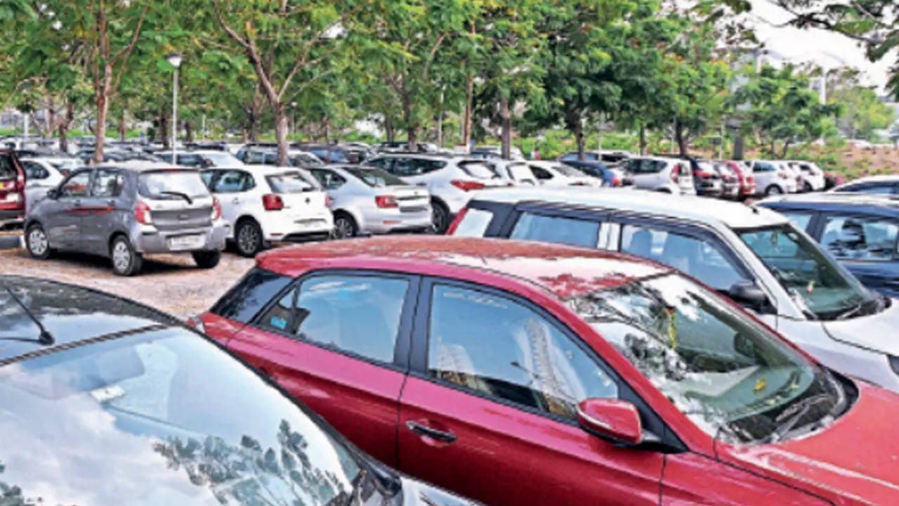 Hyderabad: Motorists battle parking woes at RGI airport | Hyderabad News -  Times of India