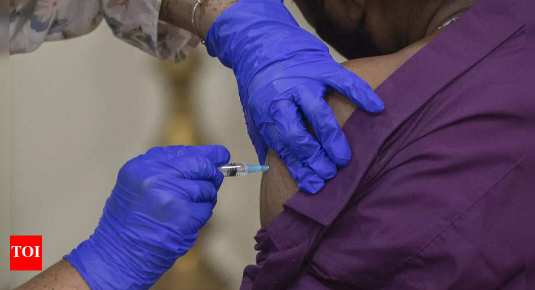 Omicron: ICMR recommends two-dose vaccination, is fine with current Covishield gap