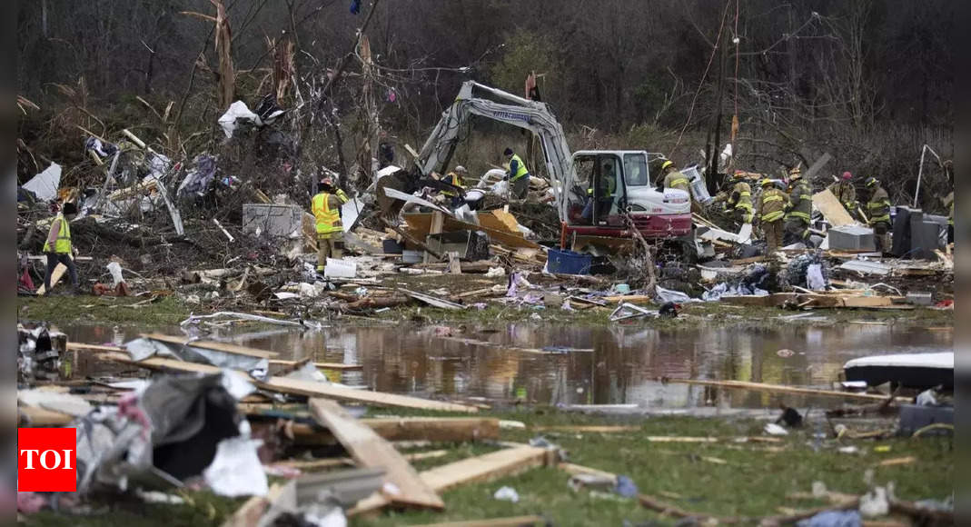 Thousands without heat, water after tornadoes kill dozens in US