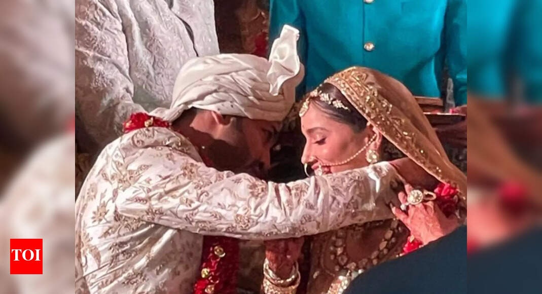 Ankita Lokhande and Vicky Jain tie the knot
