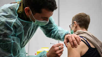 Evidence suggests small decline in vaccine efficacy: WHO