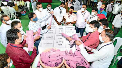 Telangana MLC elections: TRS polls more votes in Karimnagar, Nalgonda than strength