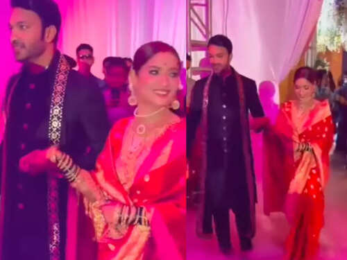 Ankita vicky wedding Photos: અંકિતા લોખંડે કર્યા બોયફ્રેન્ડ વિકી જૈન સાથે લગ્ન, જુઓ સાત ફેરા સુધીની સફરની તસ્વીરો 11 Ankita Lokhande and Vicky Jain get married; a look at all the photos of the gorgeous couple from their mehendi, wedding to reception | The Times of India