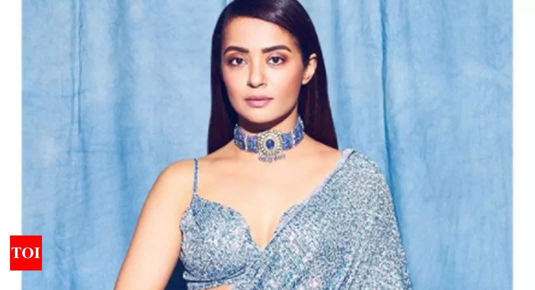 1070px x 580px - Surveen Chawla reveals her waist and chest size were questioned during her  first film meeting in Mumbai | Hindi Movie News - Times of India