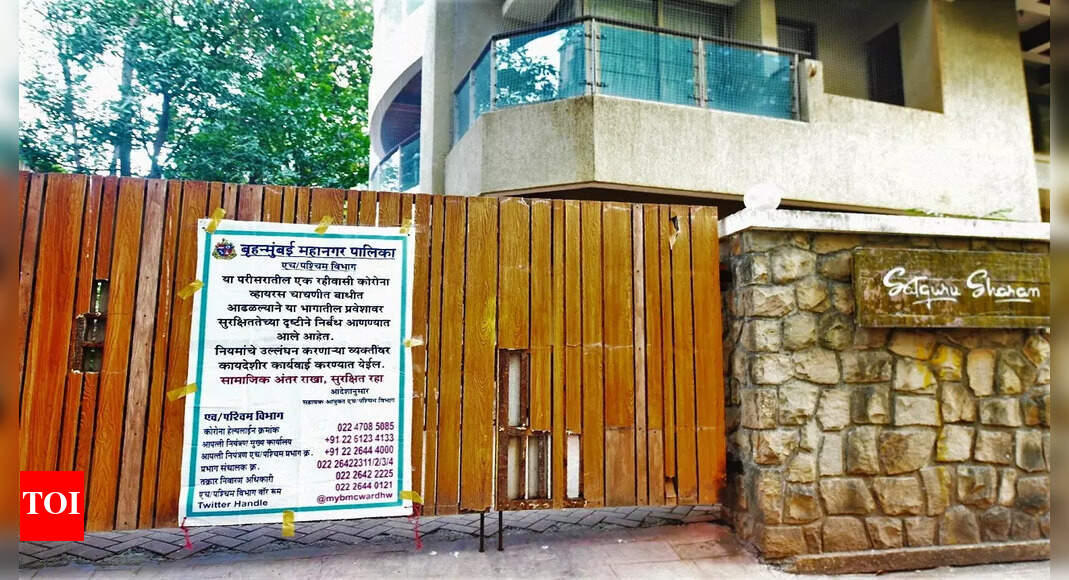 Kareena Kapoor's domestic help tests positive for Covid-19 - Times of India