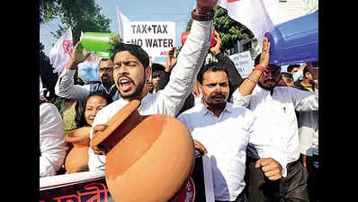 Aasu stir against drinking water crisis in Guwahati