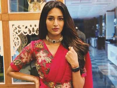 Erica Fernandes pays tribute to her characters Sonakshi and Prerna; watch