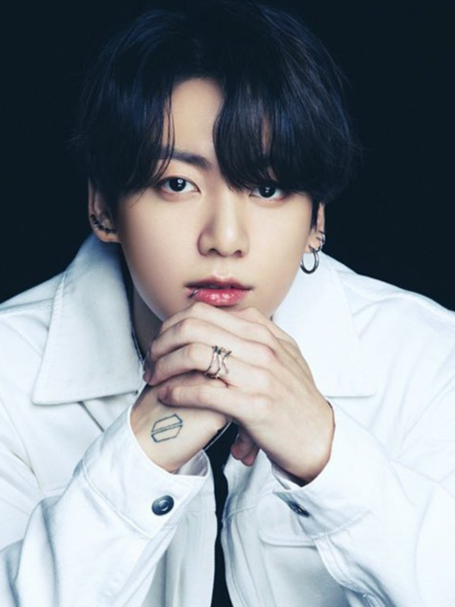 BTS' Jungkook can make even white suits look stylish | Zoom TV