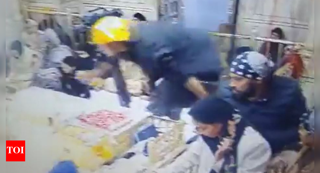 Youth beaten for Golden Temple &lsquo;sacrilege&rsquo;, dies