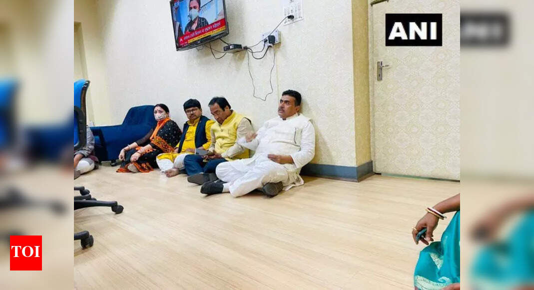 Kolkata civic polls live: Crude bomb hurdled outside polling booth