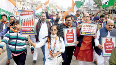 Bihar: Congress netas protest price rise, hold ‘padyatra’