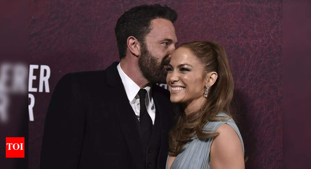 Jennifer Lopez denies being mad at Ben Affleck for Jennifer Garner(02)