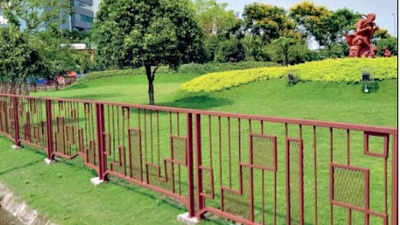 Kolkata: New Town bamboo railings make way for steel fences