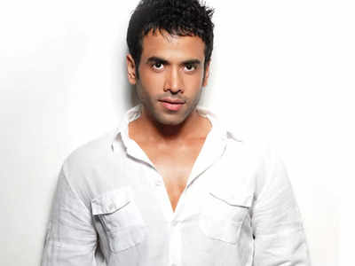 Tusshar Kapoor turns author with 'Bachelor Dad'