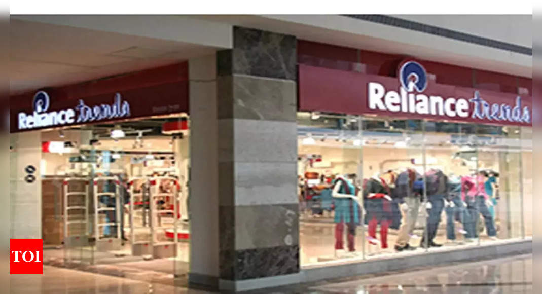 Reliance co picks up 60% in Anamika Khanna label - Times of India