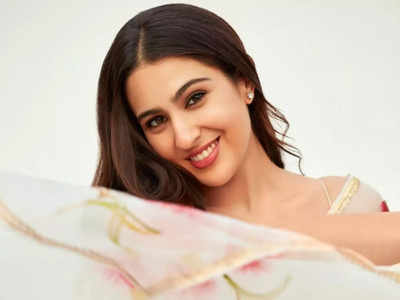 Did you know Sara Ali Khan once travelled by a local train to Elphinstone Road?
