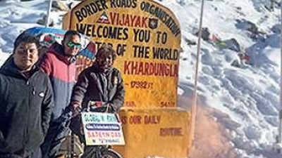 Kolkata: To Siachen and back on a rickshaw in 140 days