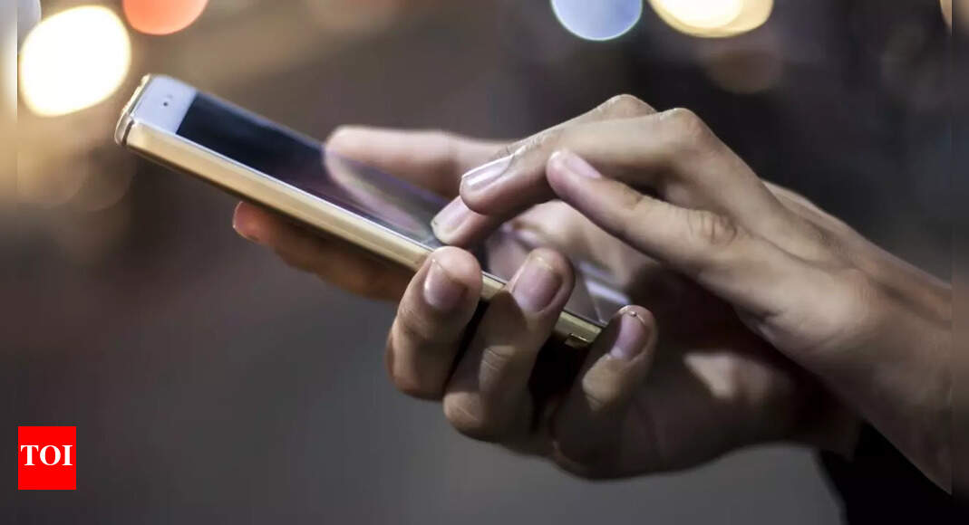 IT dept raids at Chinese mobile firms across country