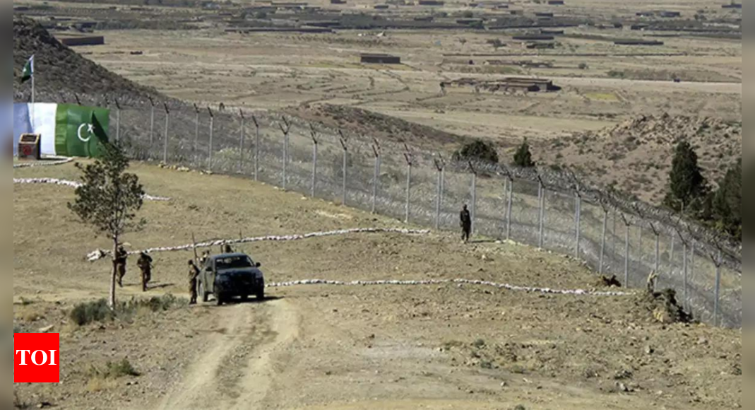 Afghan Taliban stop Pakistan army from fencing international border – Times of India